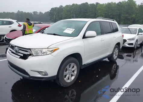 2011 Toyota Highlander Base V6 z USA, uszkodzony, nr VIN 5TDZK3EH5BS030824